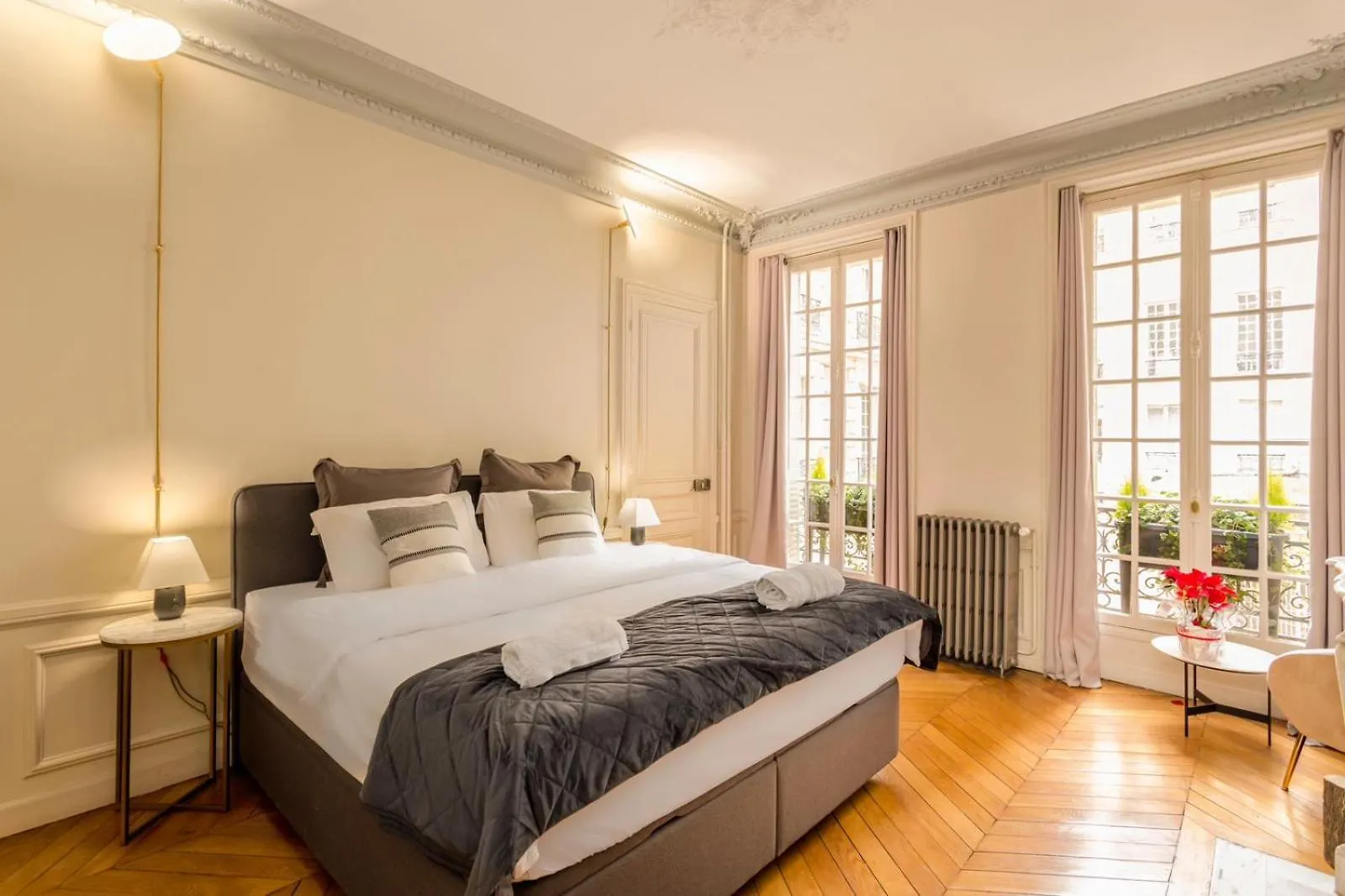 Concorde, Rue Royale- 6 Places Appartement *